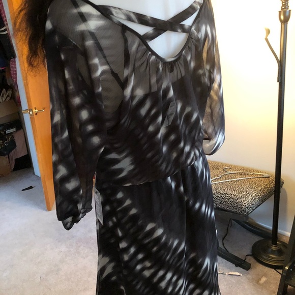 Dress 💃🏿 - Picture 7 of 8